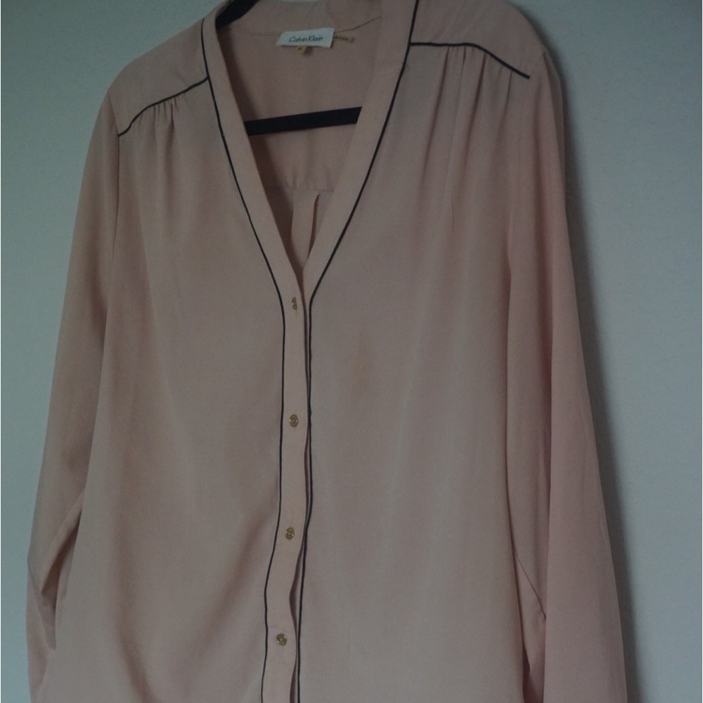 Calvin Klein Women's V-Neck Button Down Blouse with Contrast Piping